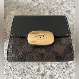 NWT Coach Eliza Small Wallet
